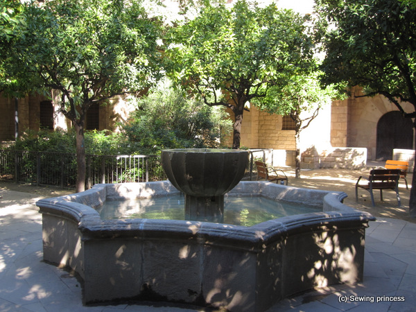 Gardens Sant Pau-Santa Creu Library formerly Santa Creu hospital