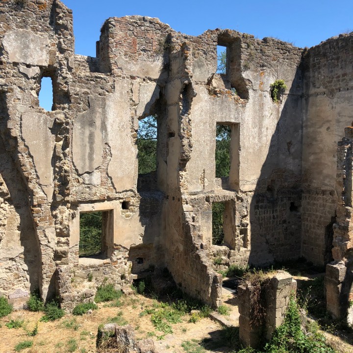 canale monterano ruins
